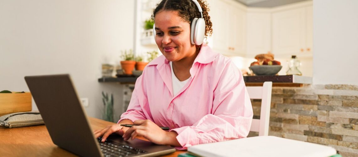 girl learning online